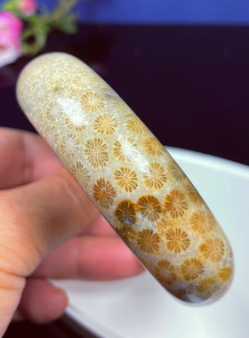 天然珊瑚玉冰种果冻彩花手镯