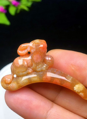 天然珊瑚玉吊坠可爱生肖兔女礼物