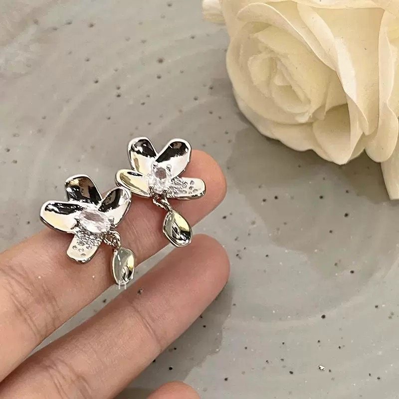 Dopamine Vault」花诉.不规则花朵耳钉日常百搭简约ins风小众耳夹,淘宝优惠券,粉丝福利购,淘宝优惠卷