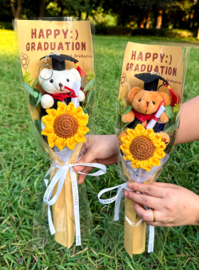 成品手工钩针仿真花向日葵博士小熊娃娃送中高考学生毕业礼物精致