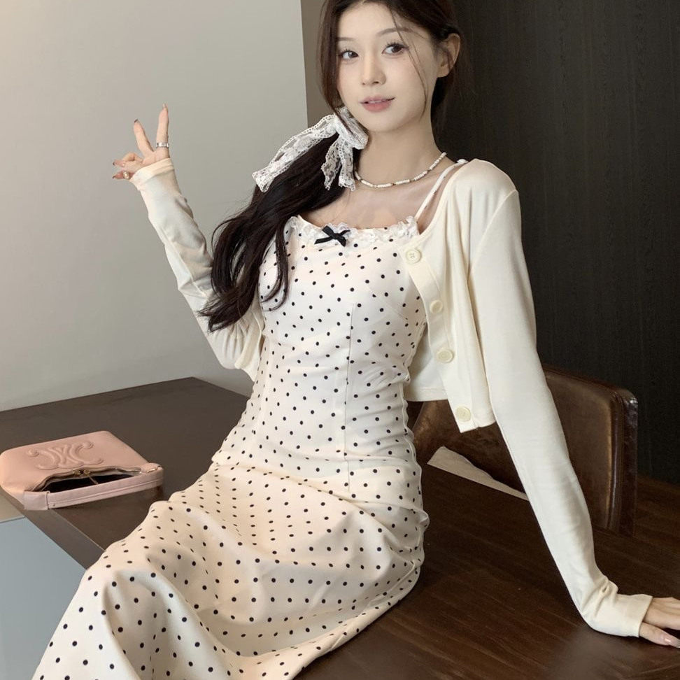 法式吊带波点连衣裙子女夏季2025新款绝美气质收腰穿搭一整套装裙