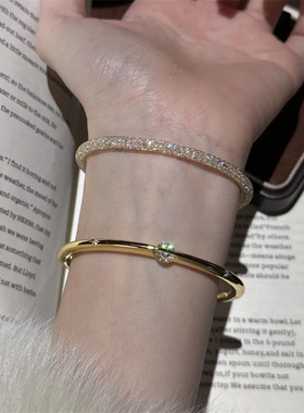 金色细闪缠绕钱袋子手链2026轻奢