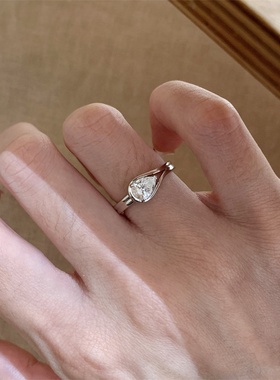 银色冷淡风水滴单钻戒指轻奢小众