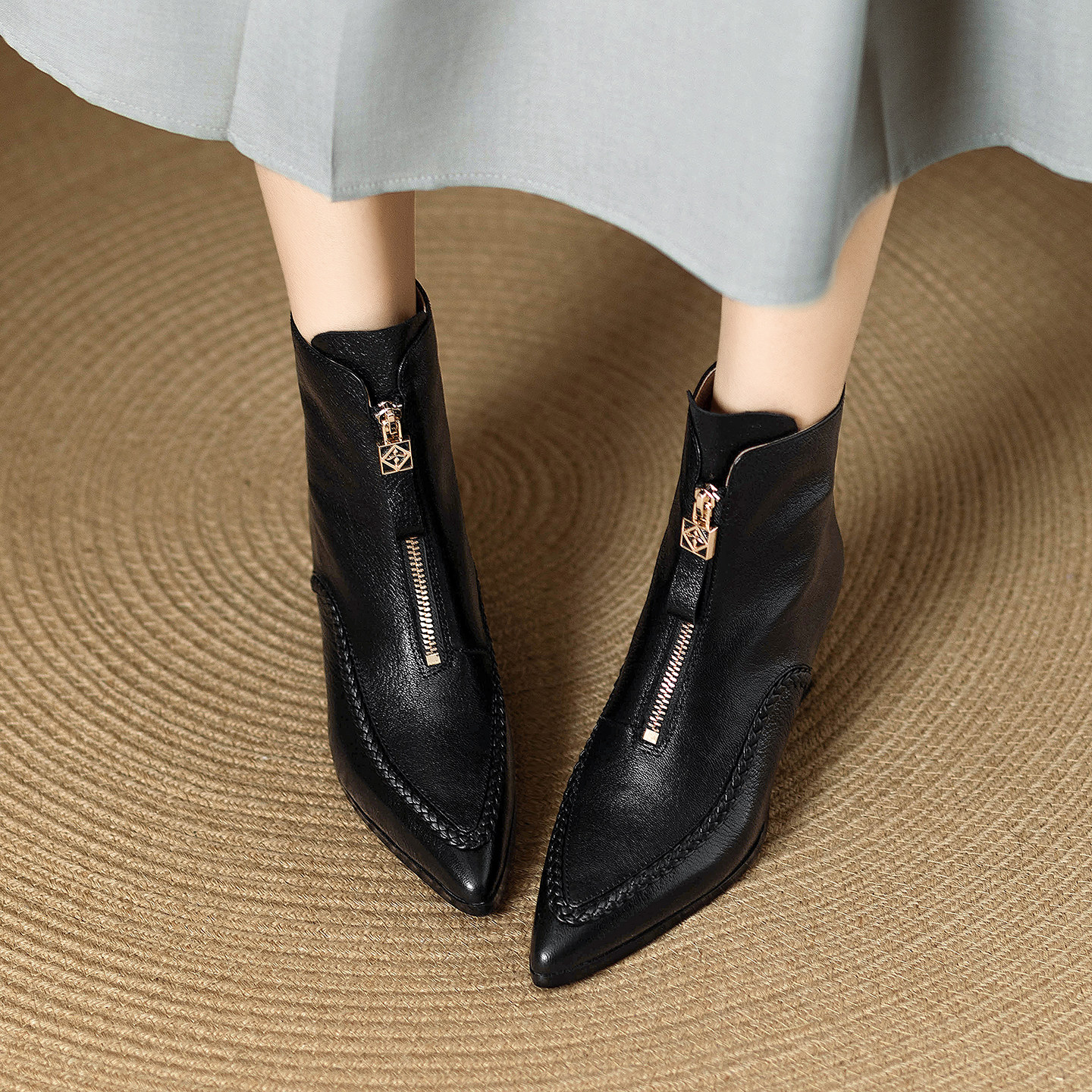 英伦复古真皮尖头前拉链细跟短靴女冬小众保暖金属装饰及裸瘦瘦靴,淘宝优惠券,粉丝福利购,淘宝优惠卷