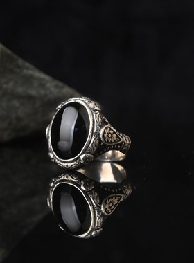 华杰  跨境热销时尚朋克镶黑宝石雕花复古戒指男款戒指厂家直销