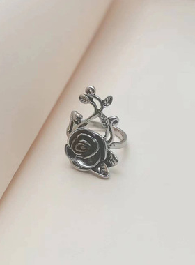 健杰跨境饰品经典黑色玫瑰花简约时尚款指环厂家直销