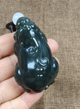 天然和田青玉原石手把件貔貅保真