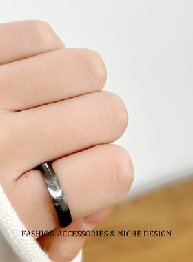 精致宽面版泥鳅背戒指男女2025秋冬潮小众设计仿真戒圈情侣款素圈