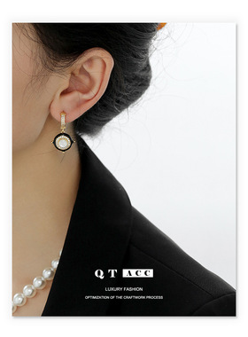 跨境欧美简约白色贝壳锆石黑色滴油圆形秋冬轻奢感吊坠项链女