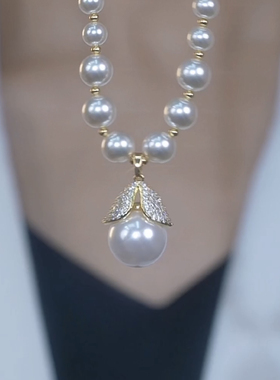 强光珍珠项链女2025新款爆款轻奢小众设计高级感锁骨链颈链毛衣链