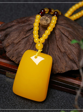 鸡油黄琥珀珠宝工艺品吊坠项链