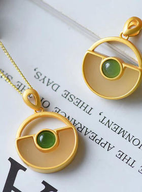 玉圆盘吊坠白玉石女潮设计感网红沙金古风项链女锁骨链项坠全新