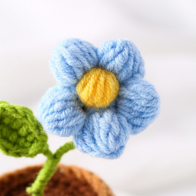 Ornament wool hand-knitted small potted plant