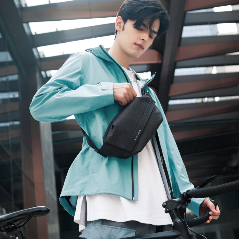 男士胸包单肩2020新款潮牌斜挎包 光彩年华男士包袋