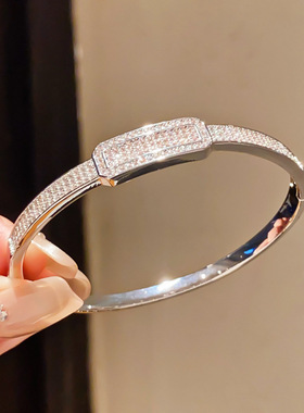 18k真金电镀轻奢锆石长方形线条卡扣手镯时尚精致几何手饰女