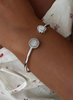 欧美跨境冷淡风贝母圆形开口手镯时尚小众气质手环简约百搭手饰女