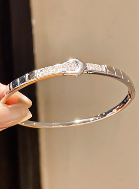 18k真金电镀轻奢锆石u形几何卡扣手镯时尚简约中古风手饰女