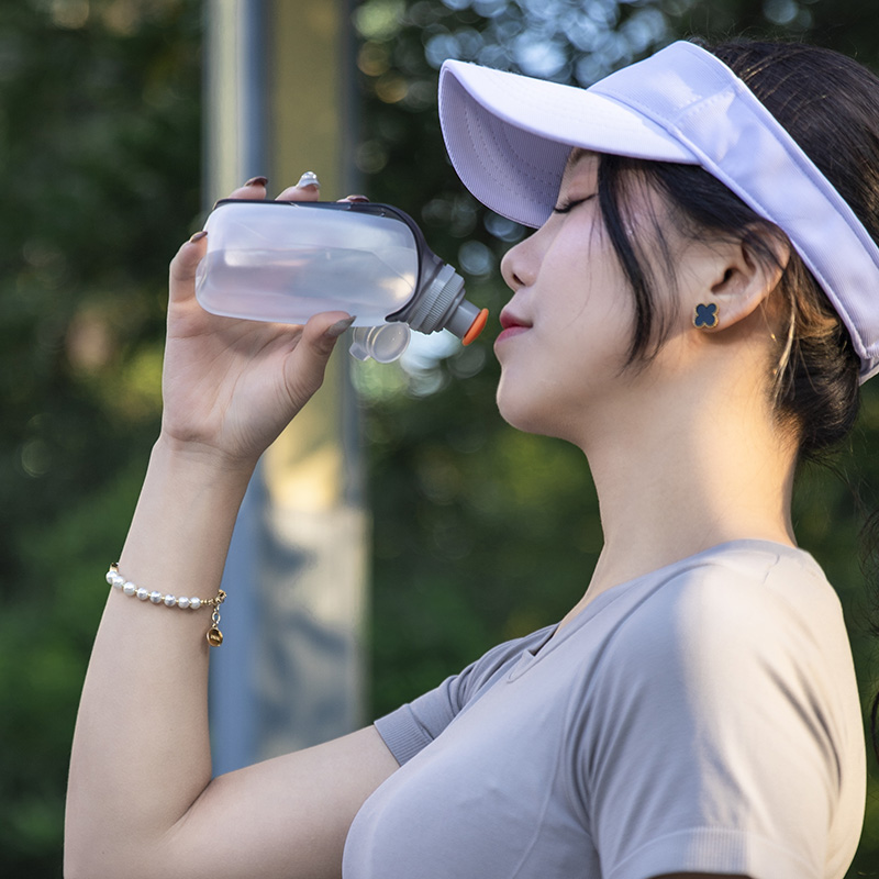 户外跑步腰挂水壶马拉松挤压便携水杯运动耐高温贴身水瓶250ml - 图2