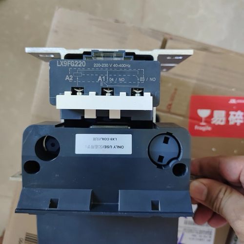 施耐德LC1D205M7C接触器成色充新试了一下原装正维修咨询 - 图1