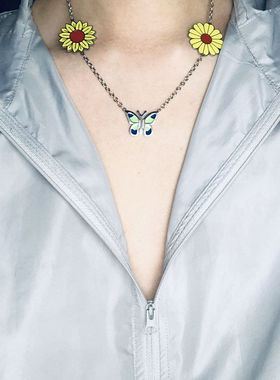陈伟霆同款雏菊花朵蝴蝶钛钢项链