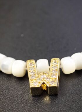 AC原创贝壳珠锆石字母项链高级创意潮锁骨链 520母亲节送礼礼盒装