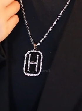 黑色H方牌钛钢不掉色气质轻奢