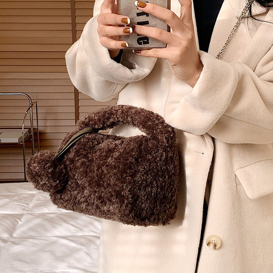 Модная и модная маленькая квадратная дорожная сумка через плечо на одно плечо.