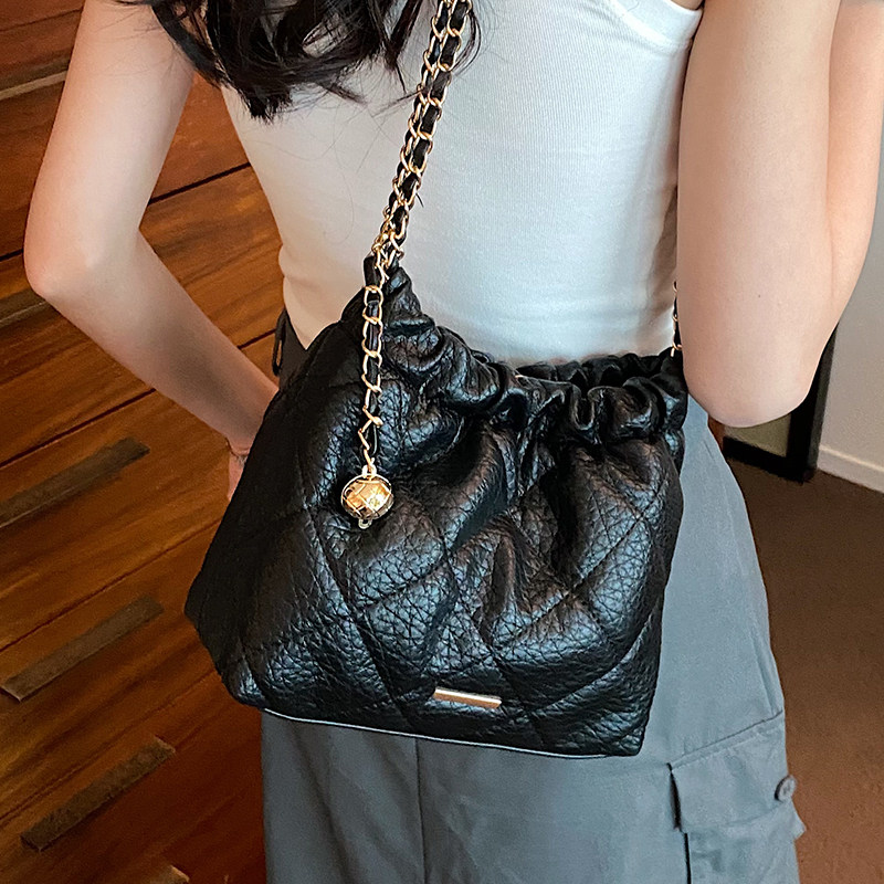 高级感菱格链条包包女新款2025时尚质感小众单肩包超火百搭水桶包,淘宝优惠券,粉丝福利购,淘宝优惠卷