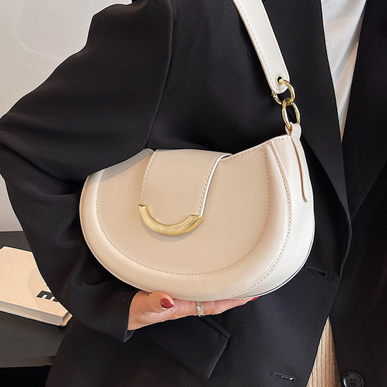 Fashionable simple shoulder bag solid color crossbody bag saddle bag