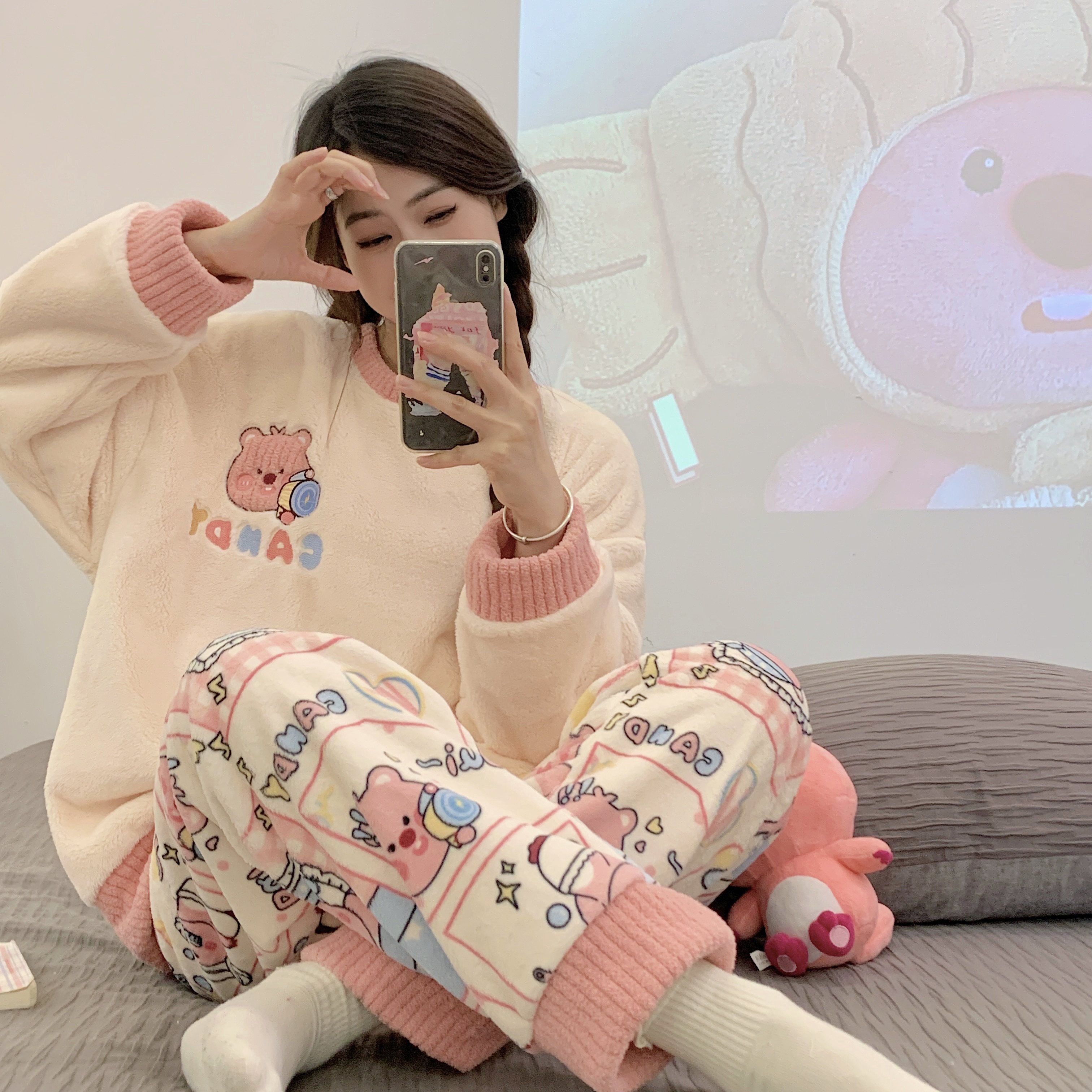 秋冬季珊瑚绒睡衣女卡通2024年新款冬天法兰绒加绒加厚家居服套装,淘宝优惠券,粉丝福利购,淘宝优惠卷