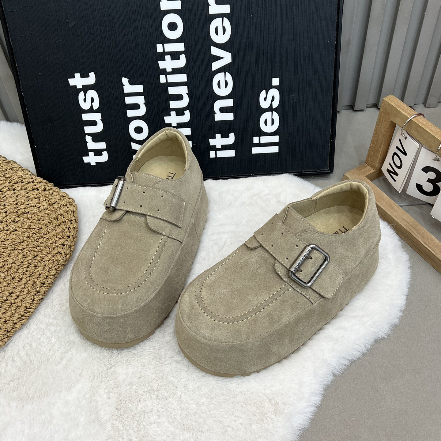 欧洲站真皮女鞋2026新款复古百搭增高乐福鞋英伦风厚底皮带扣单鞋,淘宝优惠券,粉丝福利购,淘宝优惠卷