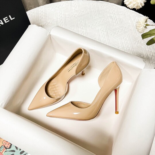 New European and American pointed toe thin heels red sole side empty high heels