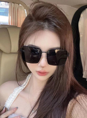 方框双C字母镂空LOGO防晒墨镜女