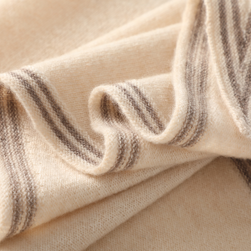 秋冬季纯羊绒三角围巾女保暖拼色小围脖软糯百搭保暖小披肩女 - 图2