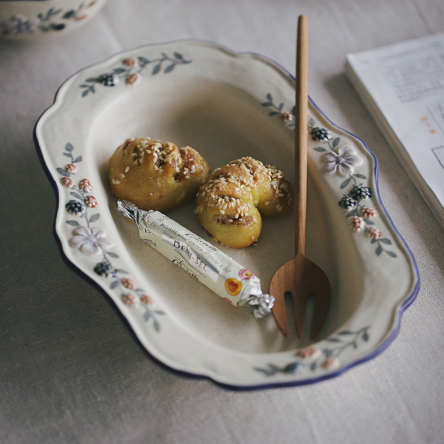泽滕家原创手绘浮雕花边盘子清新西餐甜品水果浅汤菜碟送女生礼物,淘宝优惠券,粉丝福利购,淘宝优惠卷