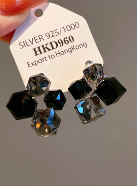精致高级感黑色方糖耳环