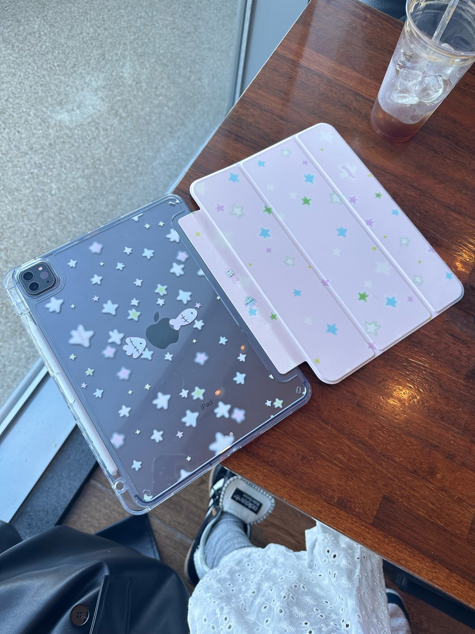 Shesell「双鱼座」高透亚克力iPad三折保护壳有笔槽肤感可爱卡通小鱼防磕碰防摔11寸air6