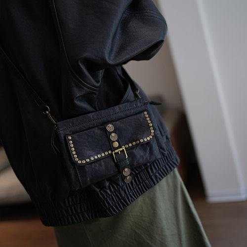 鹿小姐植鞣牛皮小众洋气复古铆钉双层小方包真皮时尚单肩斜挎女包 - 图1