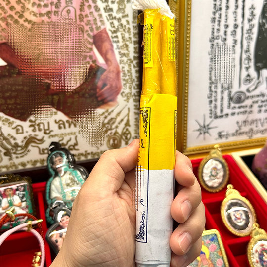 Marumaru's Thai Buddhist candles, Cuban Aliyacha handmade yellow candles, checked every day, Somdej four sides