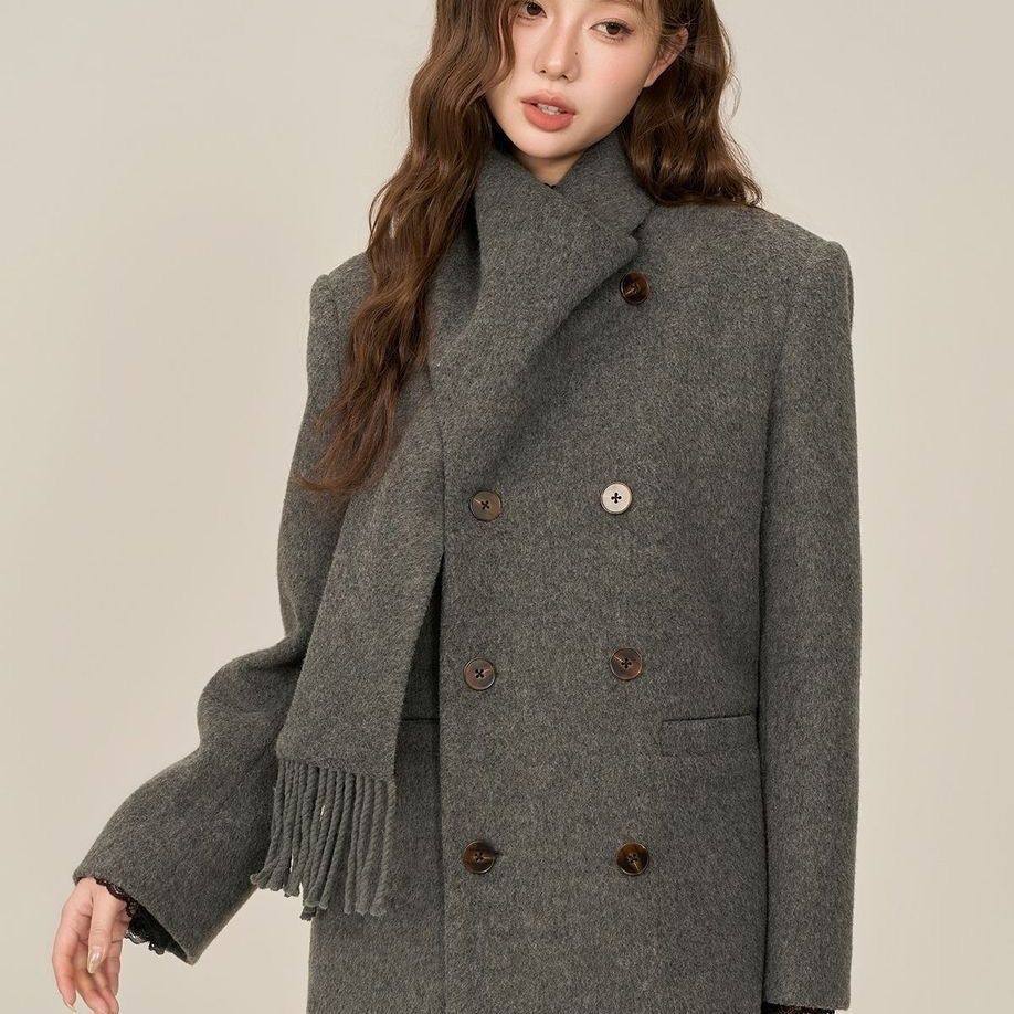 2025冬季韩系气质设计感围巾领双排扣中长款毛呢外套女小个子大衣,淘宝优惠券,粉丝福利购,淘宝优惠卷
