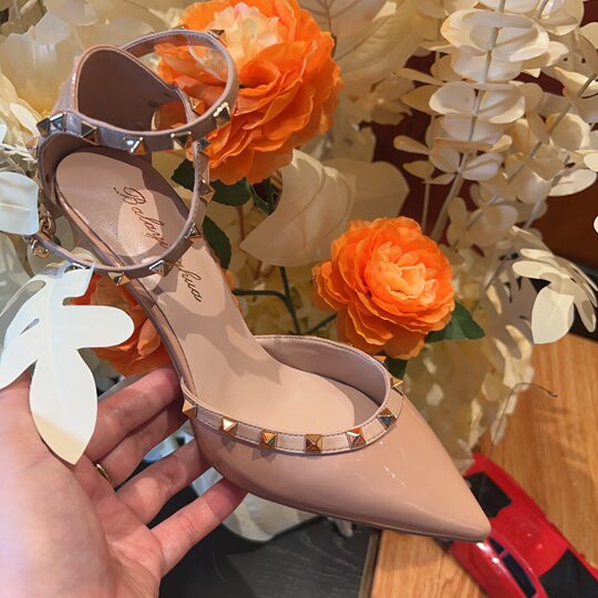 Beautiful new rivet high heels