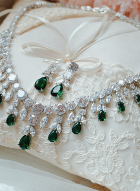 法式轻奢高级感晚宴礼服大气蓝色复古仙女小众新娘祖母绿色项链