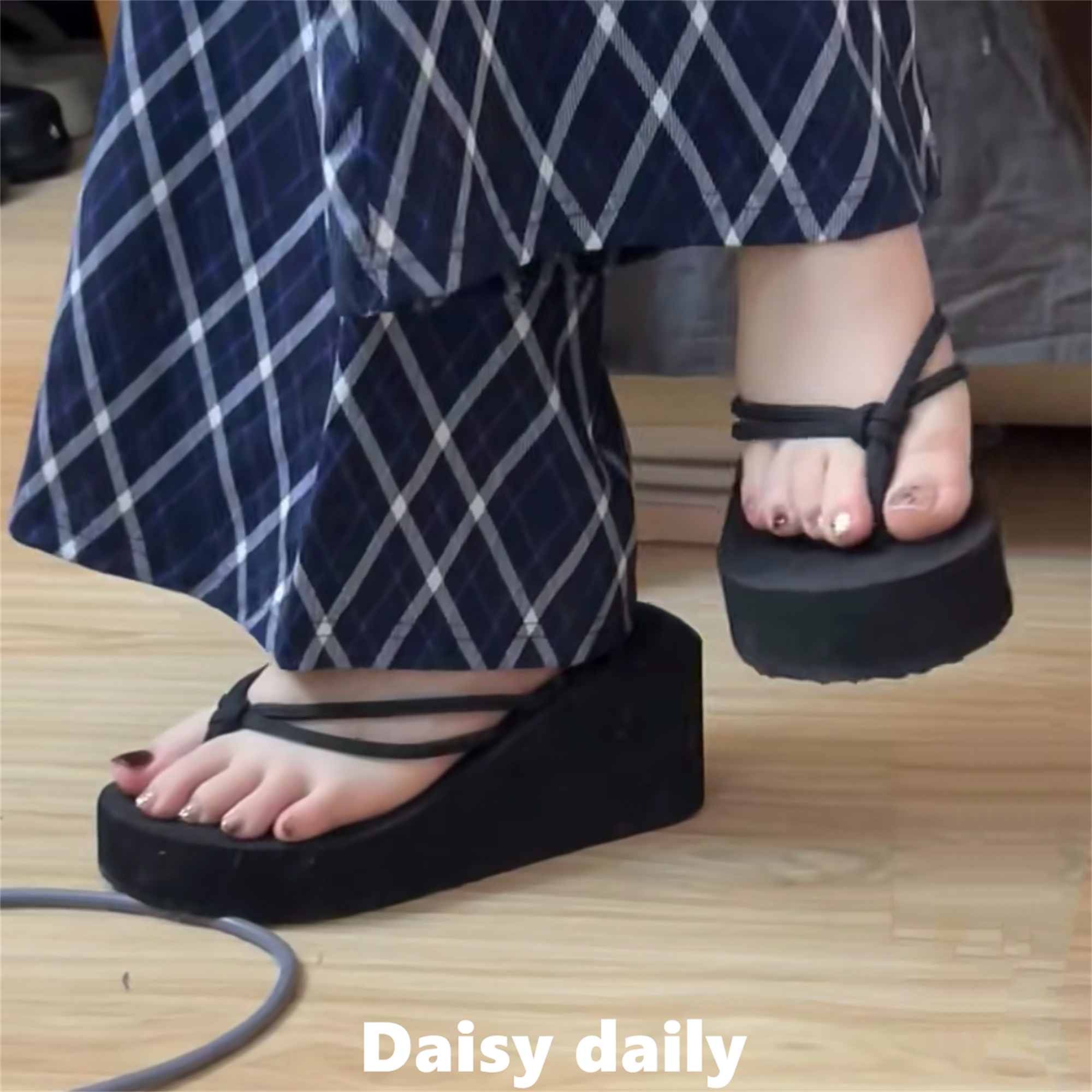 黑色厚底人字拖鞋女夏外穿增高坡跟海边沙滩网红夹脚凉拖鞋2025新,淘宝优惠券,粉丝福利购,淘宝优惠卷