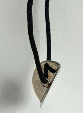 盾牌吊坠怀旧复古工艺配布绳项链