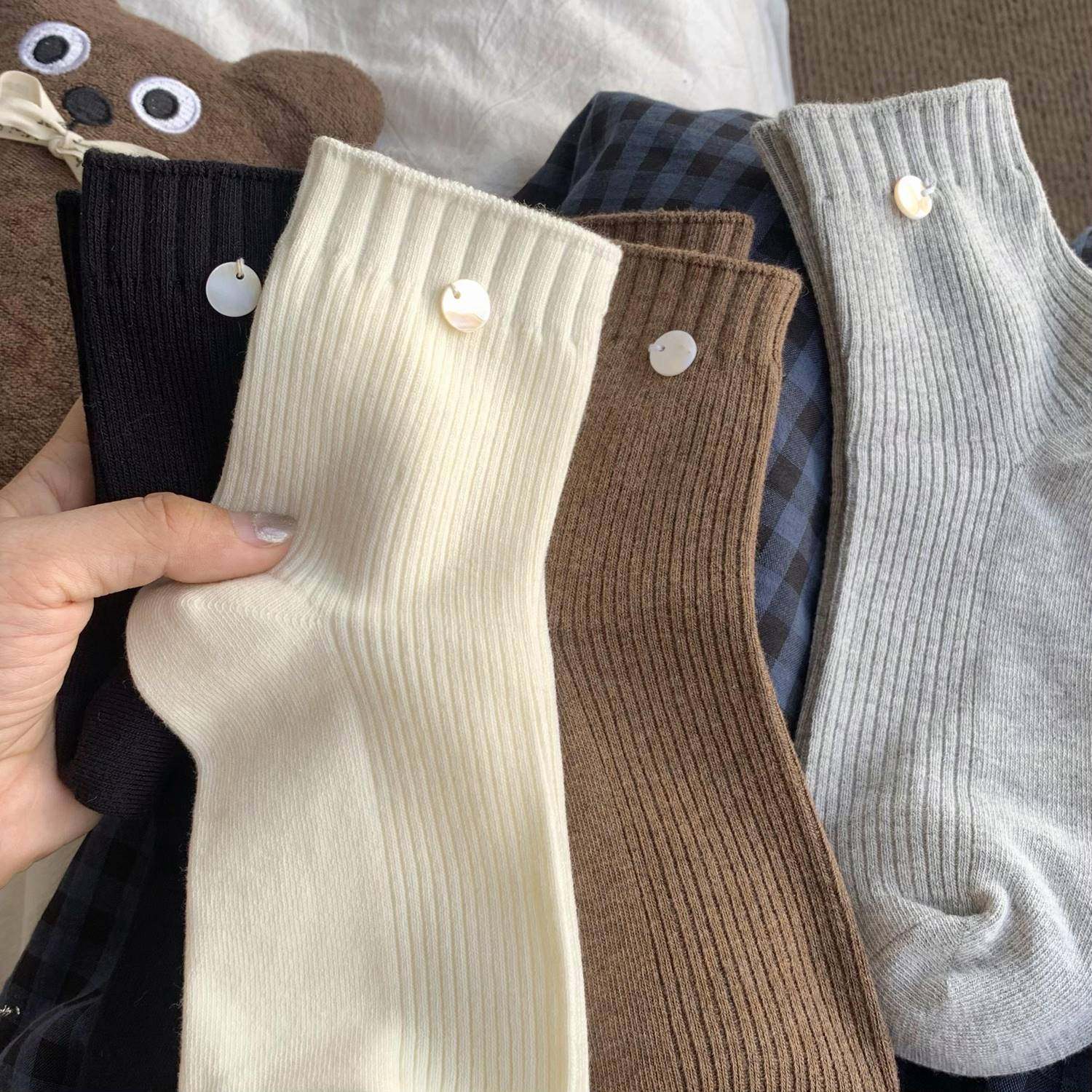 暖秋棕色系袜子女韩版中筒贝壳扣子袜简约纯色学院风ins百搭卡通,淘宝优惠券,粉丝福利购,淘宝优惠卷