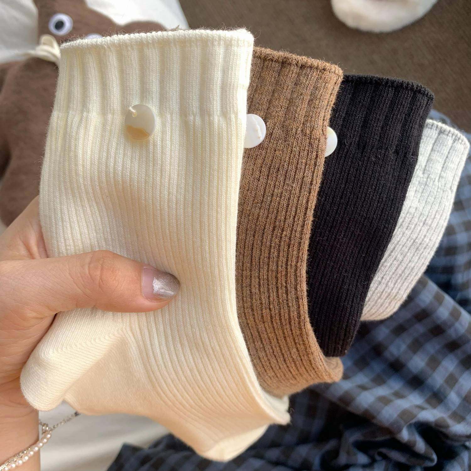 暖秋棕色系袜子女韩版中筒贝壳扣子袜简约纯色学院风ins百搭卡通,淘宝优惠券,粉丝福利购,淘宝优惠卷
