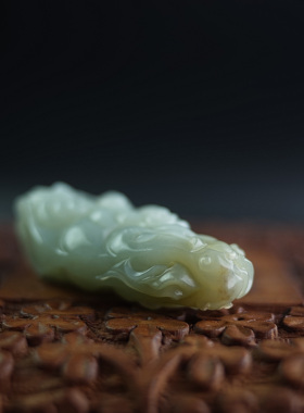 天然和田玉青海精雕龙头配饰吊坠