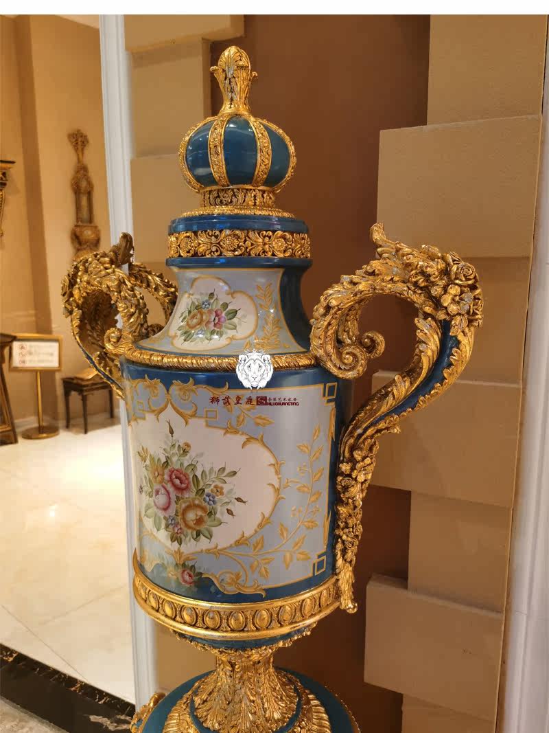 狮落皇庭高端法式进口实木雕花纯手工艺术彩绘装饰品金箔落地摆件