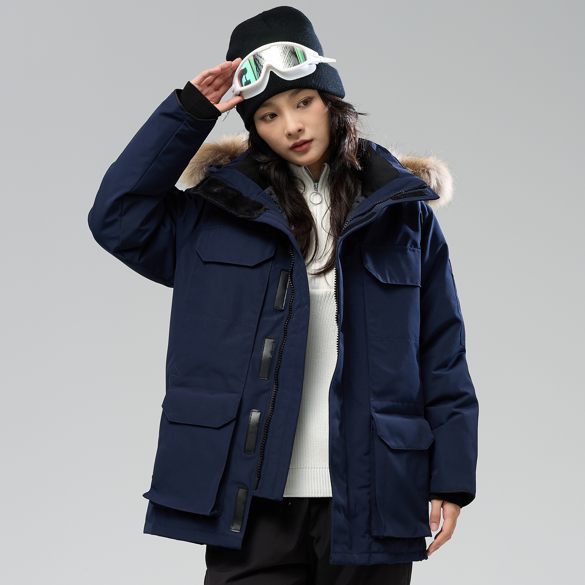 羽小白2025秋冬新款工装派克羽绒服女工装户外情侣款防风保暖极寒