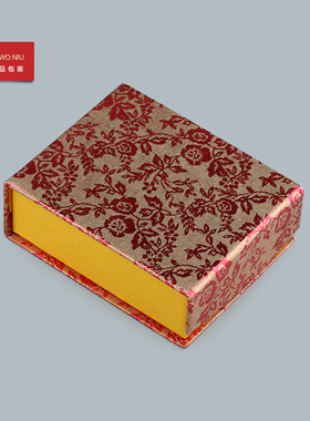 玫瑰金前磁铁戒指吊坠手镯项链盒
